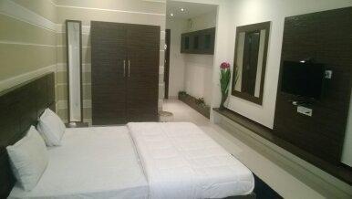 Meghdoot Hotel & Resort Ujjain Bilik gambar